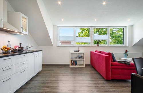 Waggershausen Apartment | Modern Apartment 2 in House Sohl with Private Balcony & WiFi