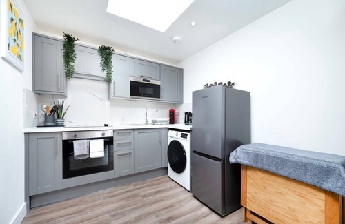 Southbury Apartment | Modern Apartment in Enfield with Comfort