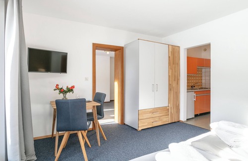 Brixen im Thale Apartment | Modern apartment, 100 metre from the ski bus