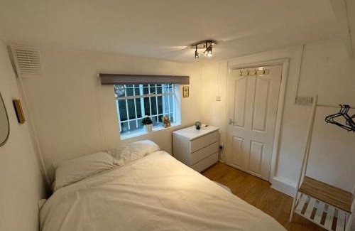 Junction Apartment | Modern Apartment 5 min to Stations