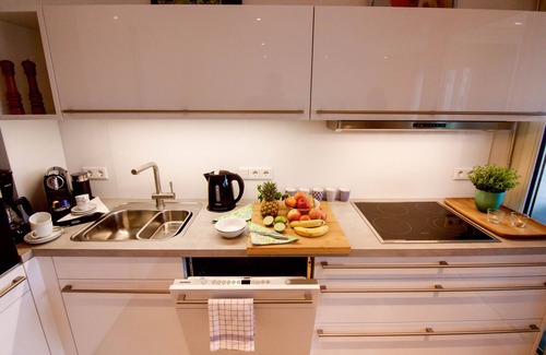 City Centre Regensburg Apartment | Modern apartment (62sqm) with loggia and balcony