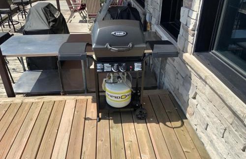 Vaudreuil Apartment | Modern apartment with magnificent views