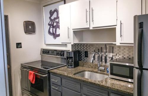Southwest Raleigh Apartment | Modern Apartment - Cameron Village