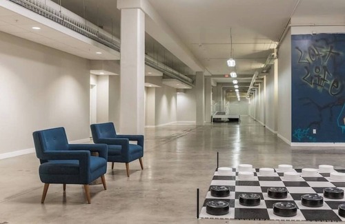 Downtown Des Moines Apartment | Modern Apartment Downtown in Skywalk with Gym