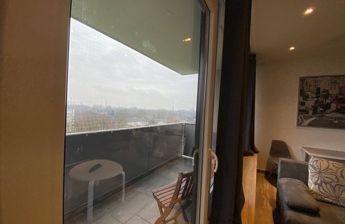 Hochheide Apartment | Modern apartment Duisburg for up to 3 people, with balcony for fitters and vacationers