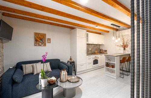 City Center Apartment | Modern apartment for 2 persons in the Porec old town , only 150m from the beach.