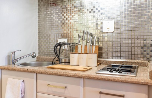 Greater Johannesburg Metropolitan Area Apartment | Modern apartment in culturally vibrant Melville