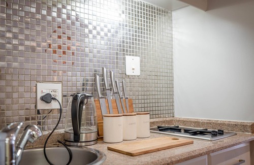 Greater Johannesburg Metropolitan Area Apartment | Modern apartment in culturally vibrant Melville