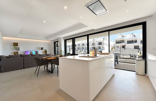Fuengirola Apartment | Modern apartment in Fuengirola, 5 min walk to the beach