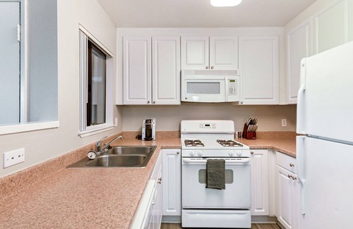 South Redlands Apartment | Modern Apartment in Prime Location (ID9219X12)