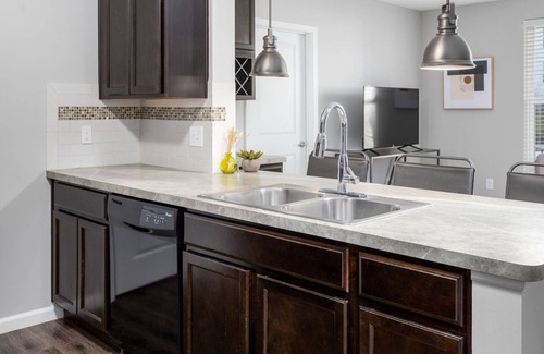 Northwest Columbus Apartment | Modern Apartment in Prime Location (ID8193X50)