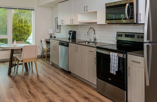 Kent Apartment | Modern Apartment in Prime Location (ID3380)