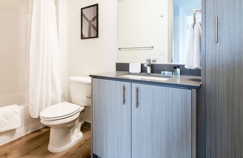 Kent Apartment | Modern Apartment in Prime Location (ID1963X58)