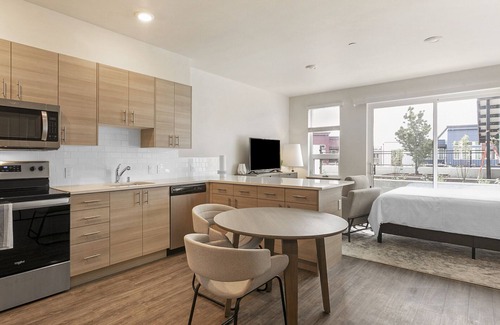 Kent Apartment | Modern Apartment in Prime Location (ID9325X61)
