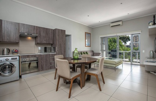 Sandown Apartment | Modern Apartment in Secure Complex