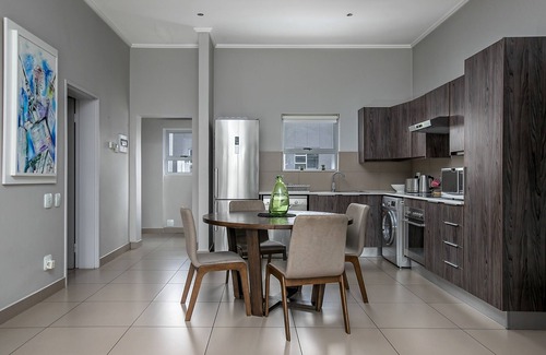 Sandown Apartment | Modern Apartment in Secure Complex
