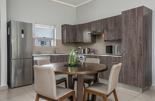 Sandown Apartment | Modern Apartment in Secure Complex