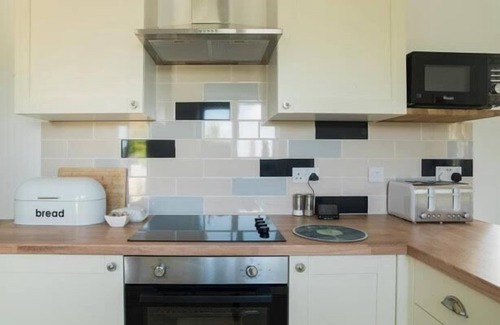 France Lynch Apartment | Modern Apartment in the Cotswolds Sleeps 6