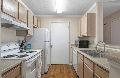 Hoover Apartment | Modern Apartment in Prime Location (ID8312)