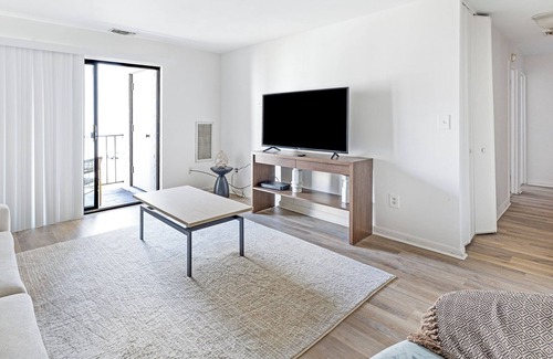 Rocky Hill Apartment | Modern Apartment in Prime Location (ID1167X633)
