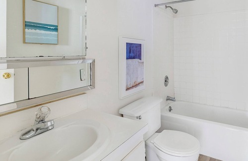 Rocky Hill Apartment | Modern Apartment in Prime Location (ID1167X633)