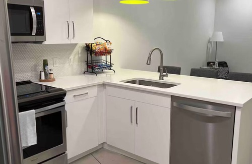 Jefferson Park Condo | Modern Apartment Near Downtown Denver