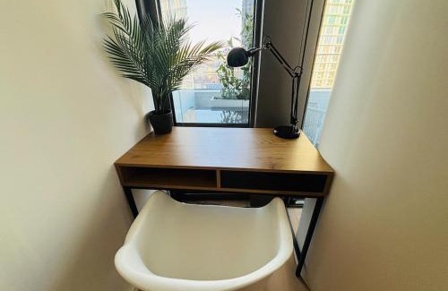 Kaisermuhlen Apartment | Modern apartment overlooking the skyline & Danube