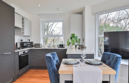 Windsor City Centre Apartment | Modern Apartment w/River View in Central Windsor