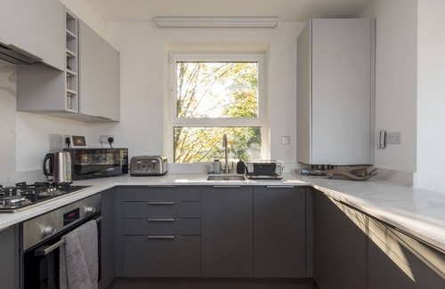 Windsor City Centre Apartment | Modern Apartment w/River View in Central Windsor