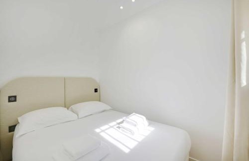 Aubervilliers Apartment | Modern apartment with terrace