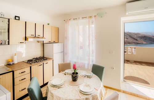 Metajna Apartment | Modern apartment with sea view