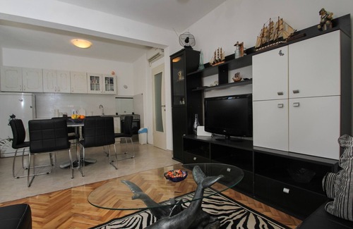 Kastel Stari Apartment | Modern apt in the stone house in the very center