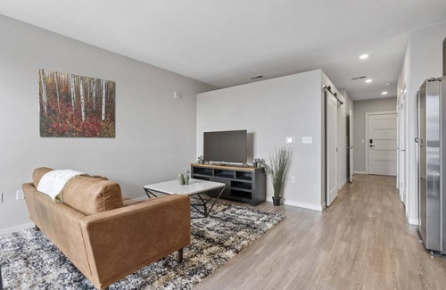 Baker Apartment | Modern Apt Near Denver Health