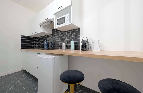 Plaisance Apartment | Modern Artistic Studio