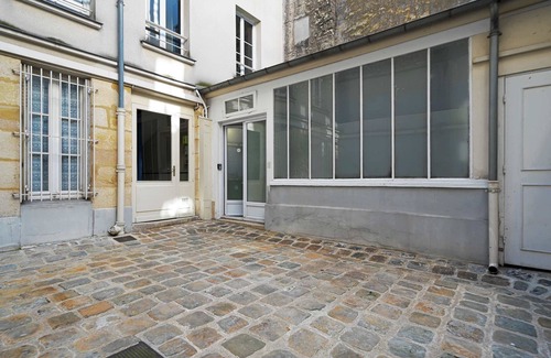 Plaisance Apartment | Modern Artistic Studio