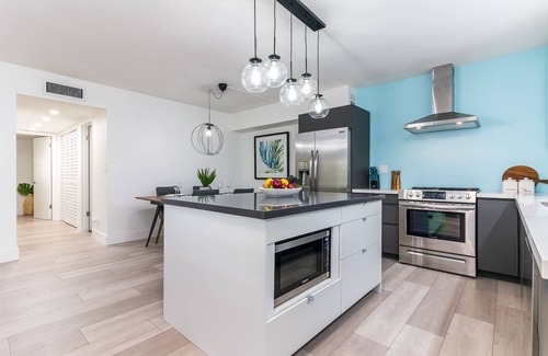 Deerfield Beach Condo | Modern Beach Villa on a Paradise Golf Course