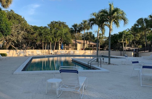 Deerfield Beach Condo | Modern Beach villa in a golf community