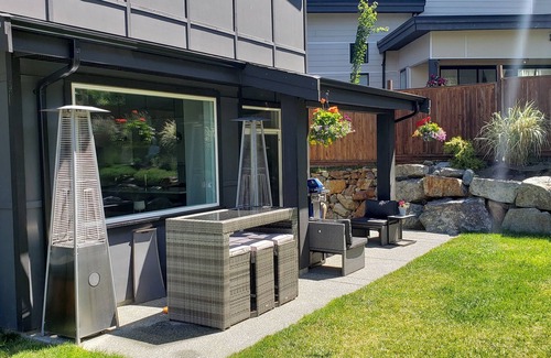 Bear Mountain Resort House | Modern Bear Mountain Getaway