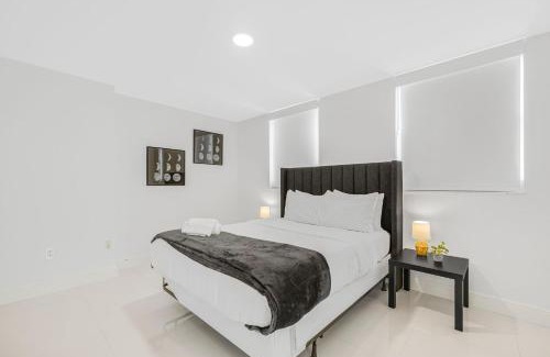 Brickell Apartment | Modern Brickell Condo with Prime City Views