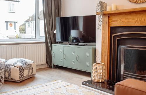 Chapeltown Apartment | Modern Bright Spacious Home