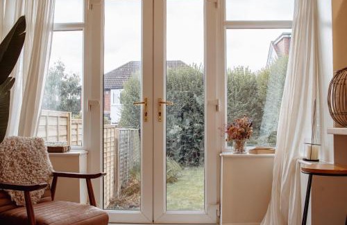 Chapeltown Apartment | Modern Bright Spacious Home