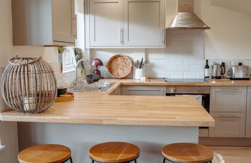 Chapeltown Apartment | Modern Bright Spacious Home