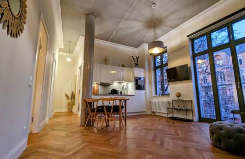 Friedrichshain-Kreuzberg Apartment | Modern building with vertical garden & 2 bedrooms