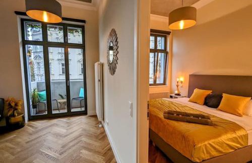 Friedrichshain-Kreuzberg Apartment | Modern building with vertical garden & 2 bedrooms