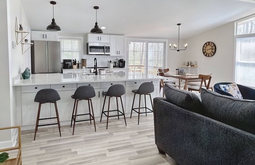 Locust Grove Cabin | Modern Cabin Getaway in Lake of the Woods Community