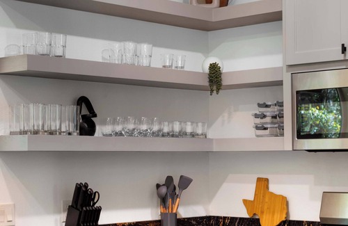 Tyler House | Modern Cabin Retreat Easy Drive to Canton/Tyler