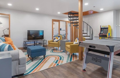 Custer Cabin | ★Modern Cabin★Spire-Views★BHBungalows-Main Lodge★