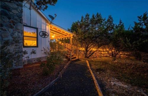 Uvalde House | Modern Cabin with Hill Country Views