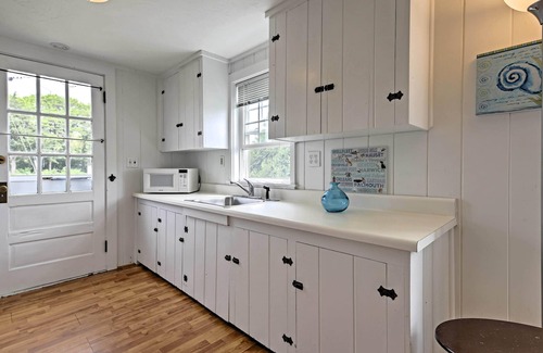 West Hyannisport Cottage | Modern Cape Cod Cottage: Walk to Craigville Beach