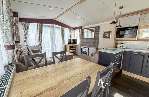 Great Yarmouth House | Modern caravan at Caldecott Hall with decking in Norfolk, sleeps 8 ref 91068C